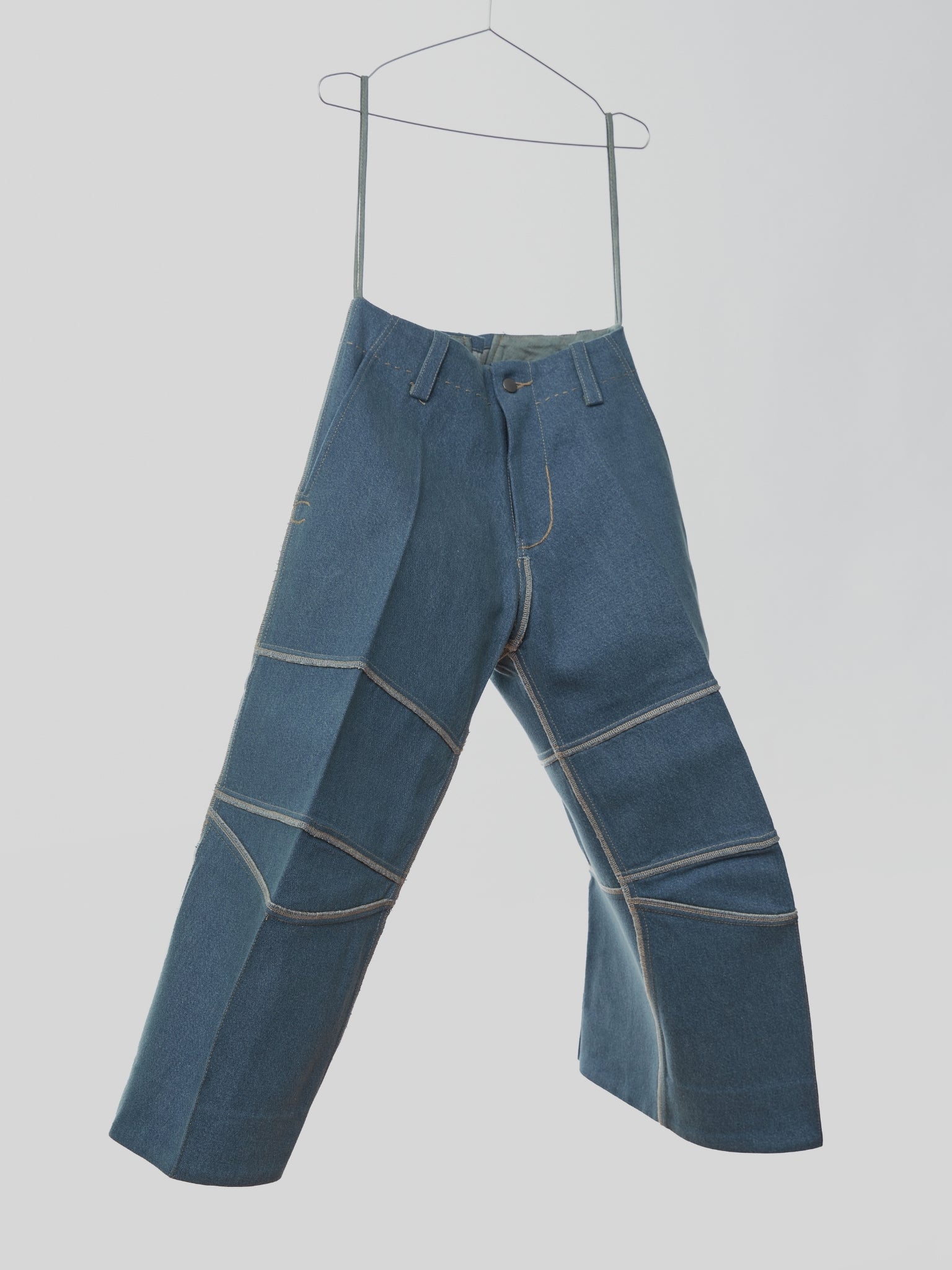 Knee Jeans in Edition 1