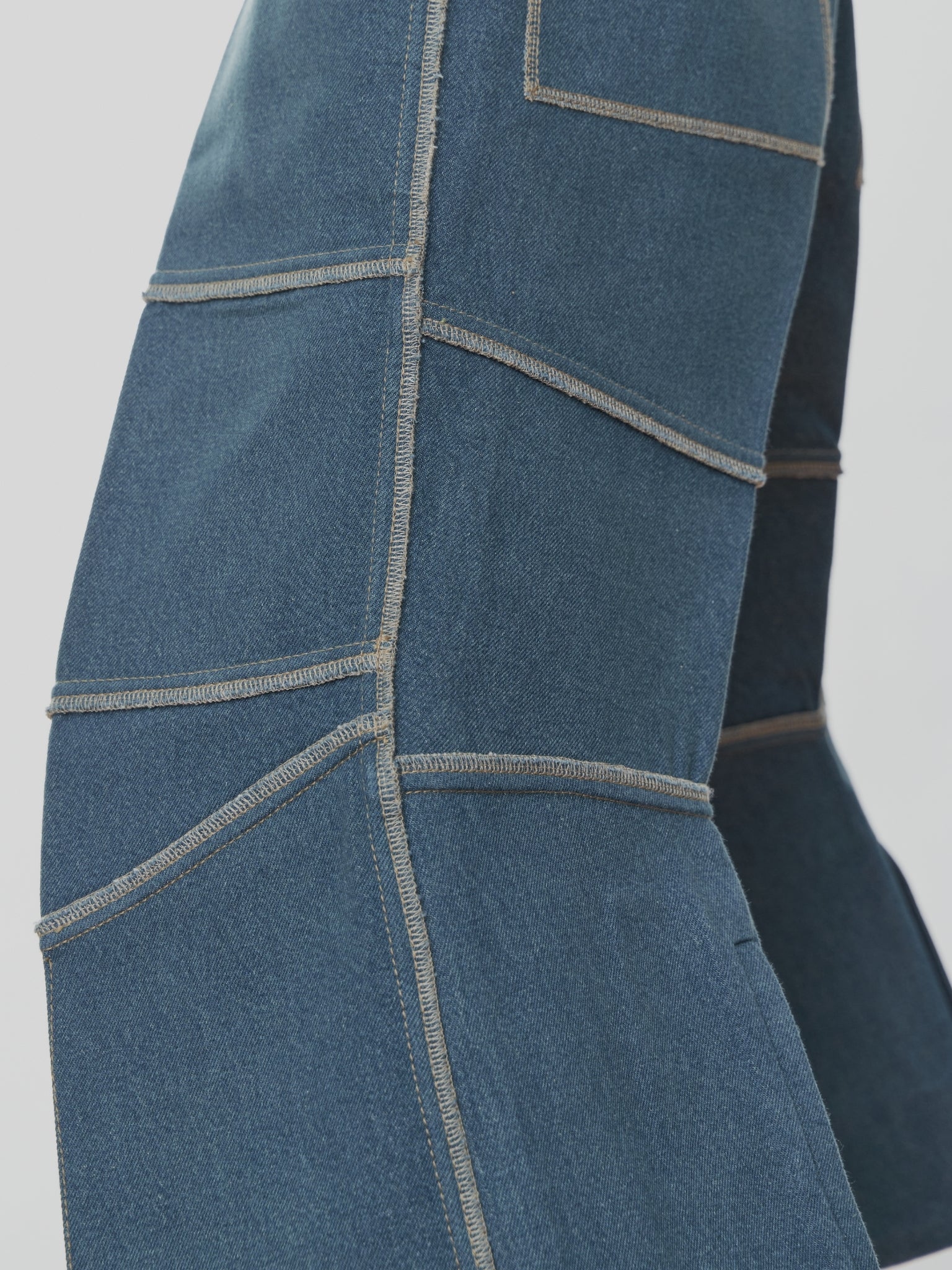 Knee Jeans in Edition 1