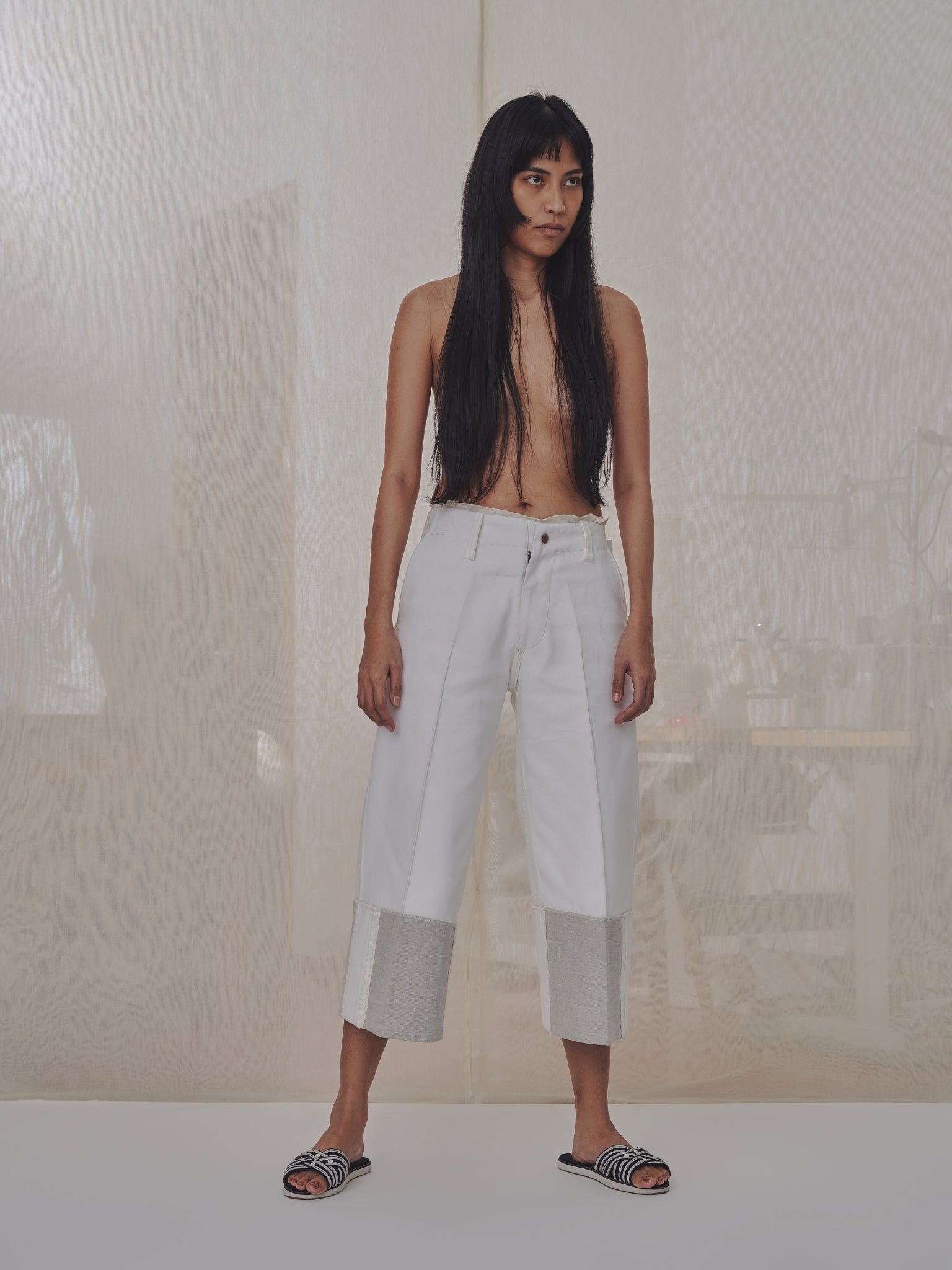 Liya Classic Cuffed Jeans in Cream Canvas
